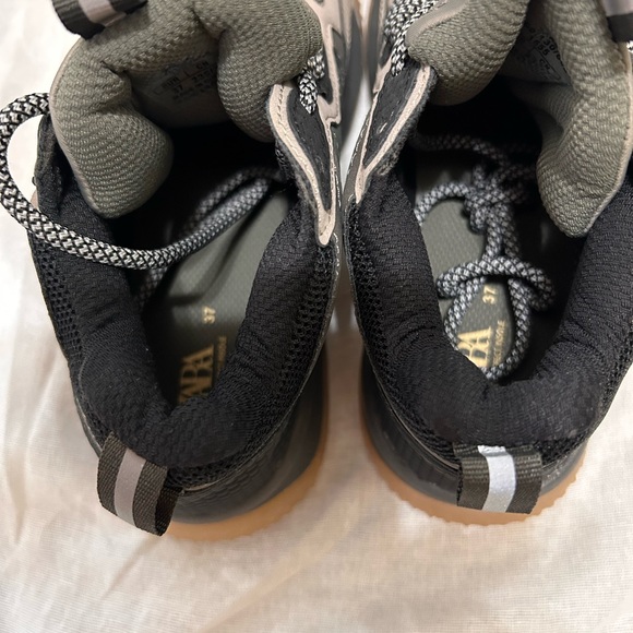 Boy shoes brand new - Picture 3 of 3